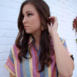 Meet your Posher, Elayne